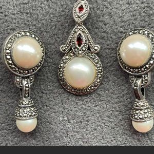 VTG Sterling and marcasite and garnet pendant with  earring set (925)